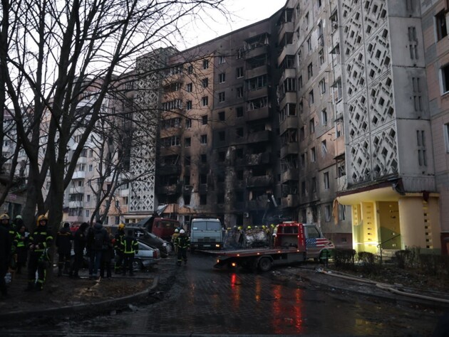 Приніс драбину, облив себе водою й поліз. У Тернополі шукають чоловіка, який урятував людей з охопленого вогнем будинку
