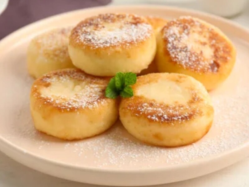 Замените этим муку – и сырники будут пышные и нежные. Советы, пропорции и секретный лайфхак с яйцом