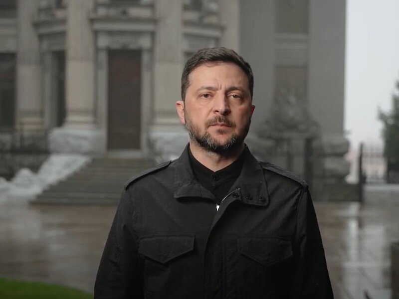 "Сейчас один из самых тяжелых моментов нашей истории". Зеленский обратился к украинцам