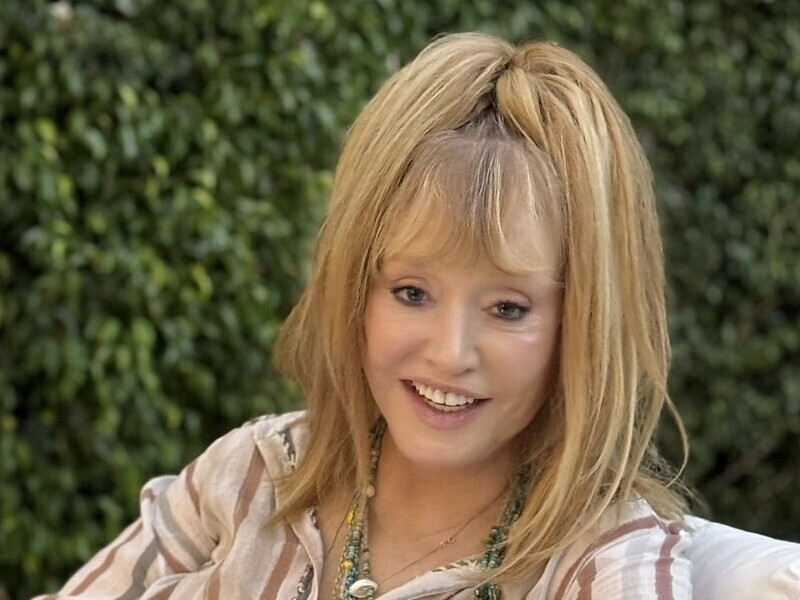 Пугачова, яка майже не виходить у мережу, опублікувала відео в чорному капелюсі