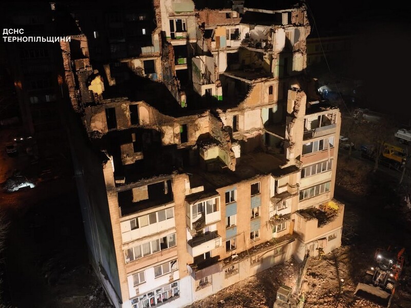 В Тернополе завершили спасательные работы после ракетного удара РФ. Проводится экспертиза фрагментов тел