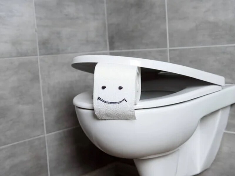 Налейте это вечером в унитаз – и утром от от мочевого камня не останется и следа без агрессивной химии