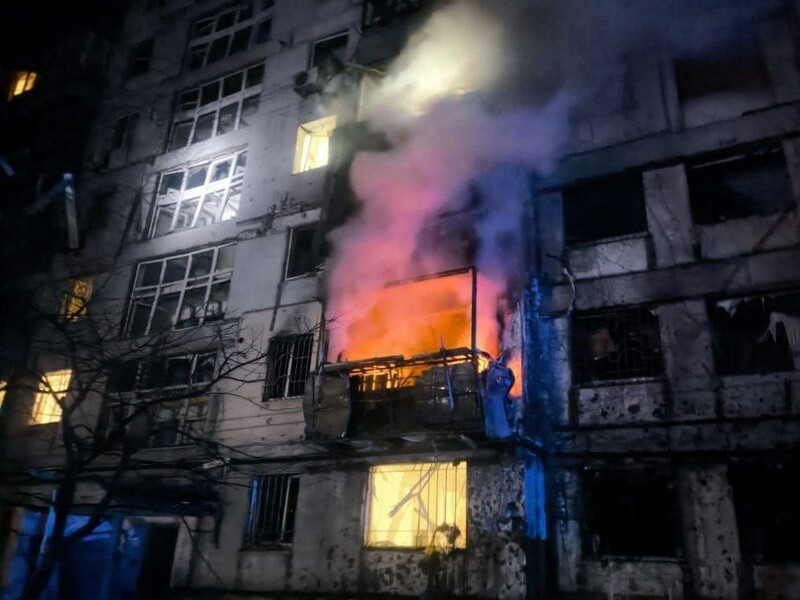 У Дніпрі через атаку російських дронів горіла багатоповерхівка, постраждало 14 людей. Фото, відео