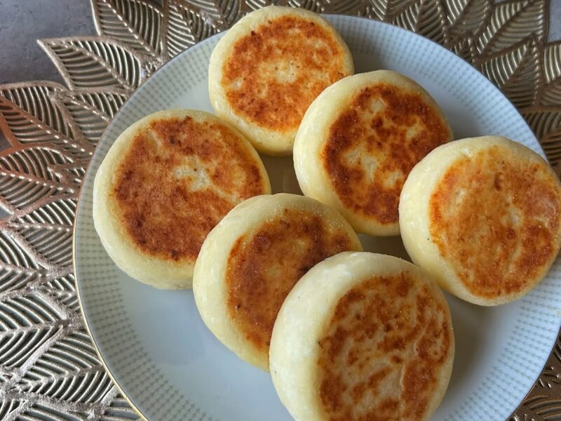 Ось як готують саме ті ідеальні сирники. Простий рецепт без борошна і манки