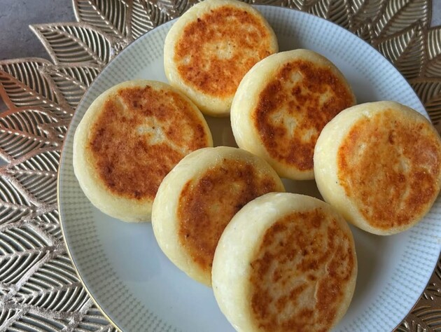 Ось як готують саме ті ідеальні сирники. Простий рецепт без борошна і манки