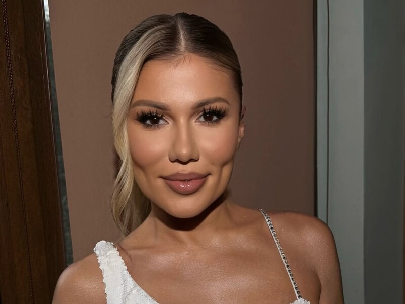 Дівчинка випадково змінила лишень слово в хіті Alena Omargalievа й потонула в компліментах. Відео