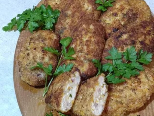 Додайте це до фаршу – і курячі котлети нагадають вам смак дитинства. Швидкий рецепт