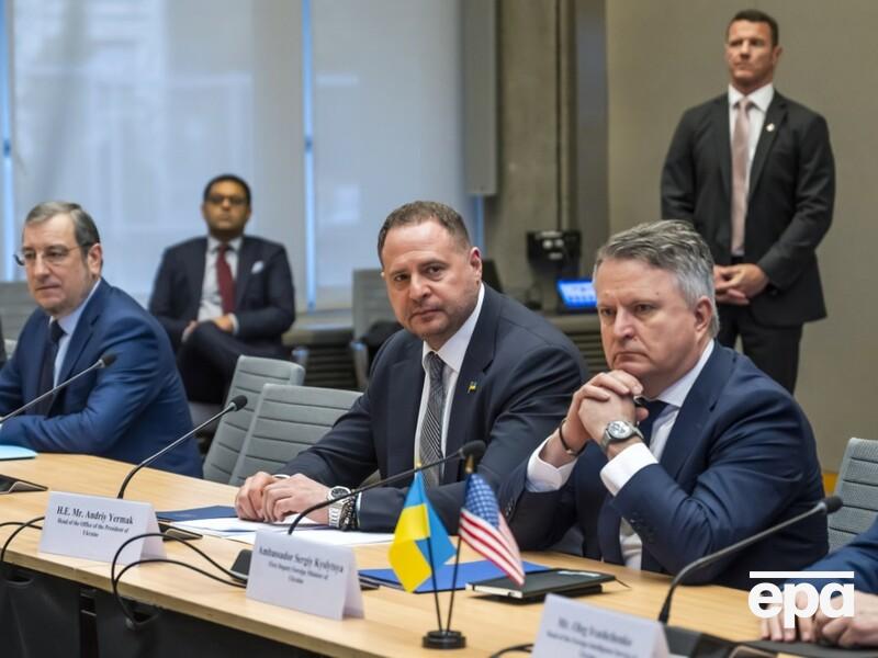 Погодили, скоригували, "винесли за дужки". ЗМІ дізнався деталі обговорення "мирного плану" в Женеві 