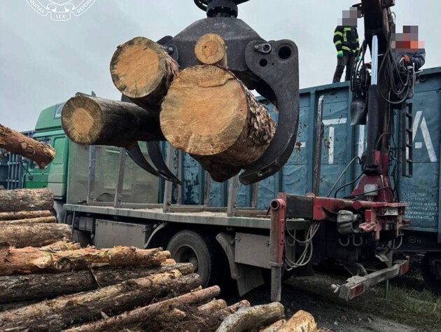 17 вагонів сосни маскували під дрова. Прокуратура задокументувала ймовірну контрабанду