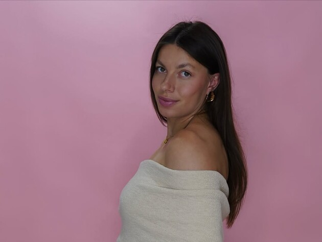 Вагітна Бех-Романчук прикрасила ялинку й показала три домашні різдвяні образи