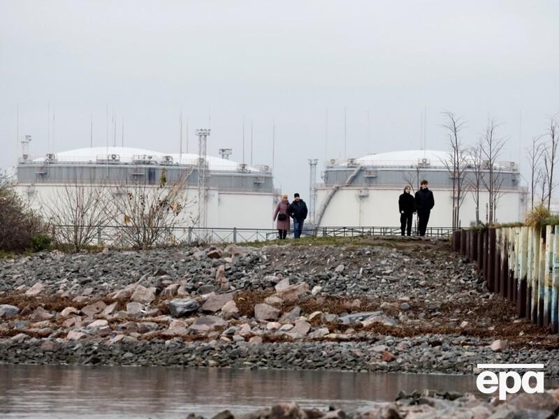 Доходи РФ від нафти й газу в листопаді можуть скоротитися більше ніж на третину – Reuters