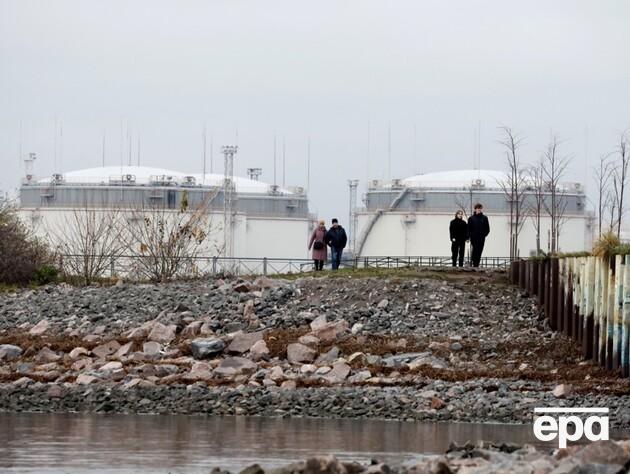 Доходи РФ від нафти й газу в листопаді можуть скоротитися більше ніж на третину – Reuters