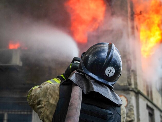 РФ бьет по Одессе – там взрывы и пожары. Дрон, вероятно, попал в жилой дом. Видео