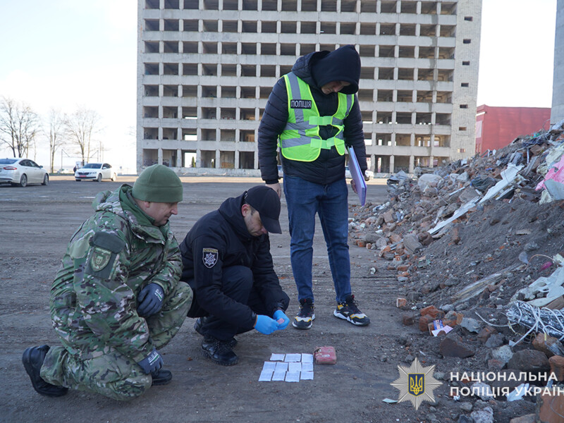 У Тернополі на спецмайданчику продовжують пошуки тіл загиблих після удару РФ