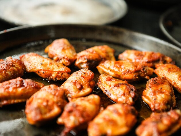 Такое мясо – наиболее универсальное. Запеченные куриные бедрышки