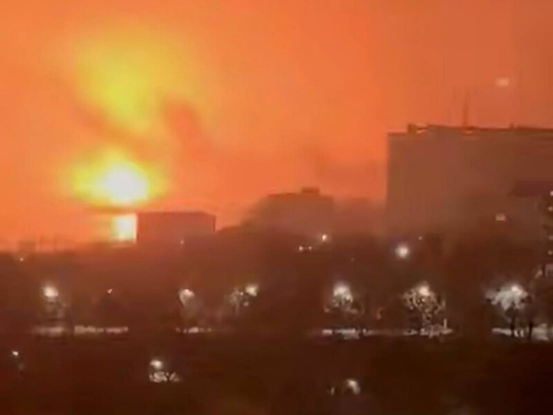 У Таганрозі після дронової атаки загорівся літак на військовому аеродромі – ЗМІ. Відео