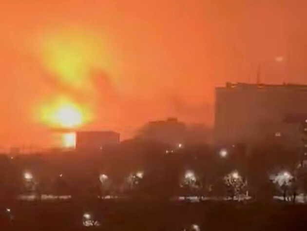 У Таганрозі після дронової атаки загорівся літак на військовому аеродромі – ЗМІ. Відео