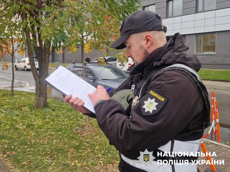 "Мы здесь сделали для себя все!" Женщину с ребенком не пустили в укрытие во время атаки РФ на Киев. Видео 