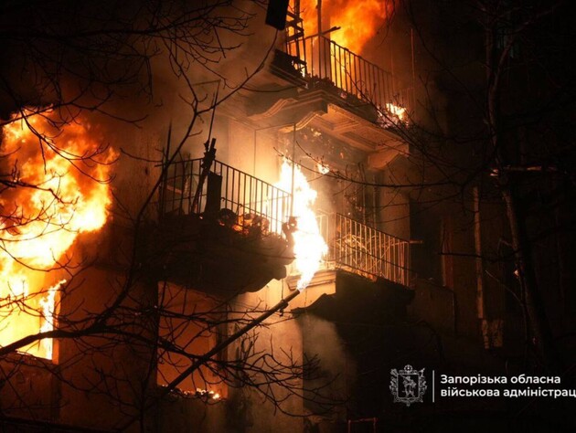 Враг атаковал Запорожье. Повреждены многоэтажки и АЗС, есть раненые