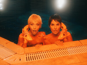 Полякова и Ефросинина зажгли на танцполе под новый хит певицы. Видео