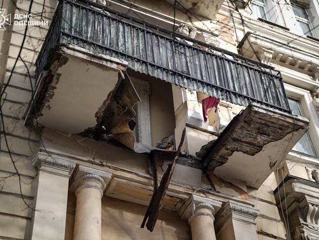 В центре Одессы обрушился балкон с двумя женщинами. Одна из пострадавших скончалась, другая – в реанимации