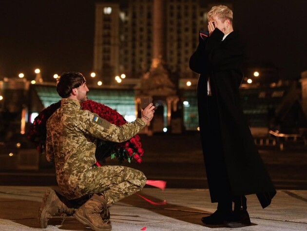 За две недели до помолвки Melovin публично заявил, что у него нет любимого человека. Видео