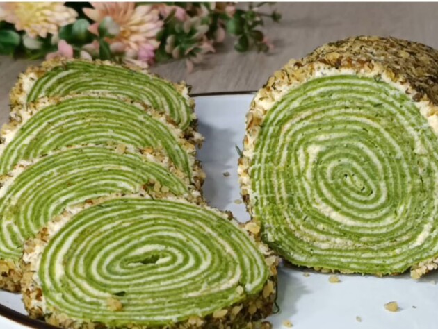 Змастіть цим кремом звичайні млинці – і вийде рулет як із ресторану. Рецепт для святкового столу