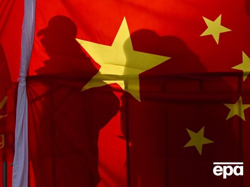 "Беззаконие". В Казахстане массово арестовали протестующих за сожжение флага Китая и портрета Си Цзиньпина