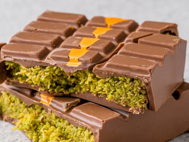 Приготуйте нашумілий дубайський шоколад – усе дуже просто, знадобиться лише кілька продуктів