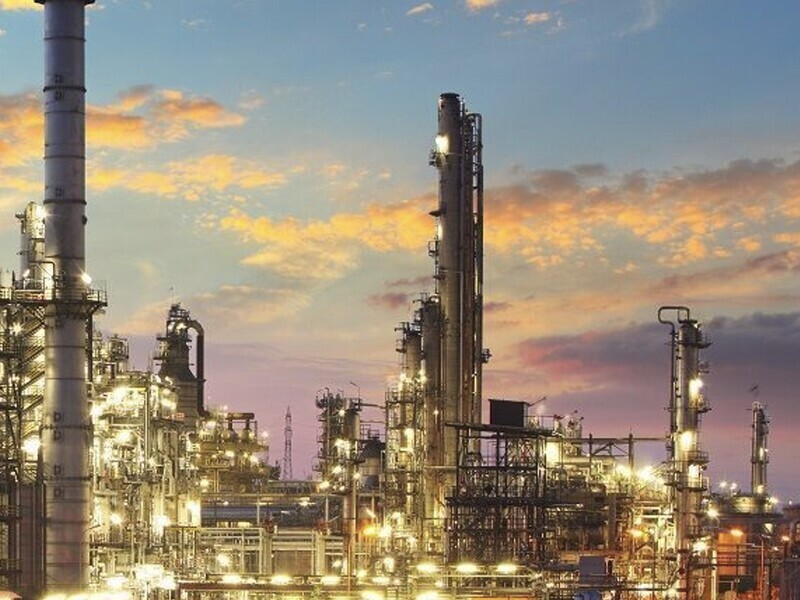 Россияне заявили о новой атаке на Новокуйбышевский НПЗ. Видео