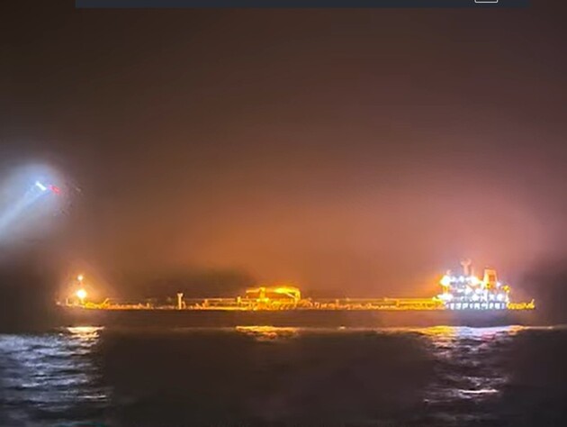 В Турции уничтожают судно 