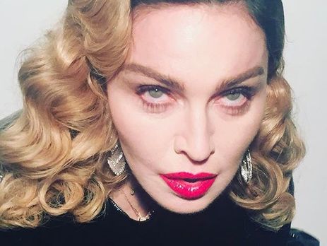 Мадонна показала три варіанти обкладинки нового номера німецького Vogue зі своїми фото