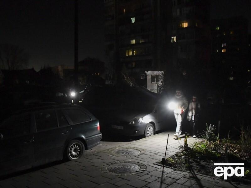Час вимкнень світла в більшості регіонів України зменшився. Чи збережеться тенденція?