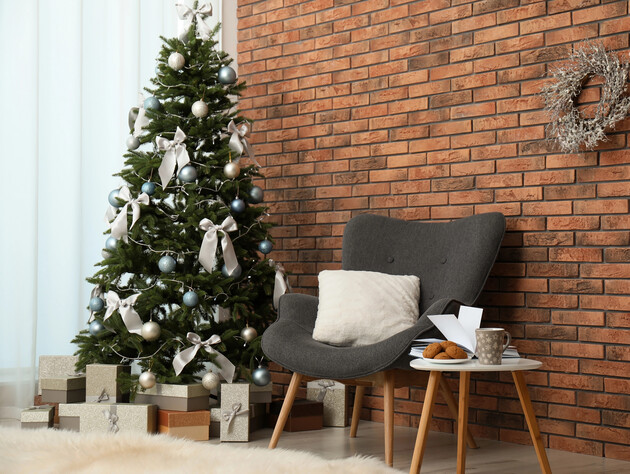 Существует три места в доме, где нельзя ставить елку. Узнайте о них, чтобы не испортить себе праздник