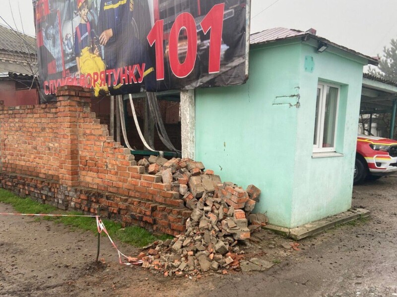 Росія б'є по рятувальниках. У Запоріжжі постраждав підрозділ ДСНС