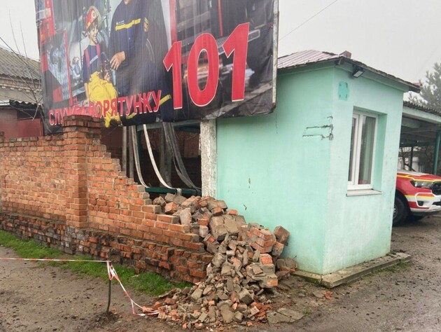 Росія б'є по рятувальниках. У Запоріжжі постраждав підрозділ ДСНС