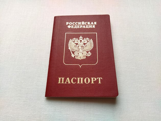 В українця, якого підозрюють у причетності до диверсії на залізниці в Польщі, виявили 46 паспортів РФ