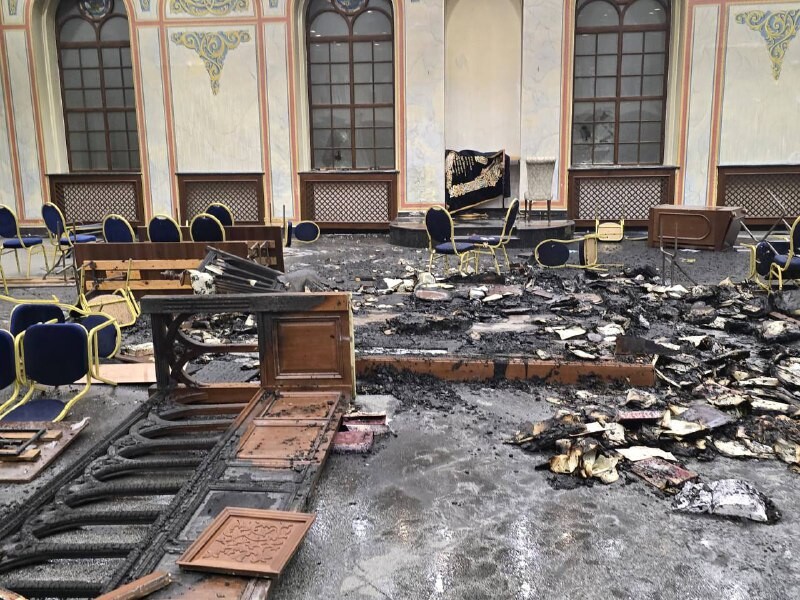 В Черновцах подожгли синагогу. Фото