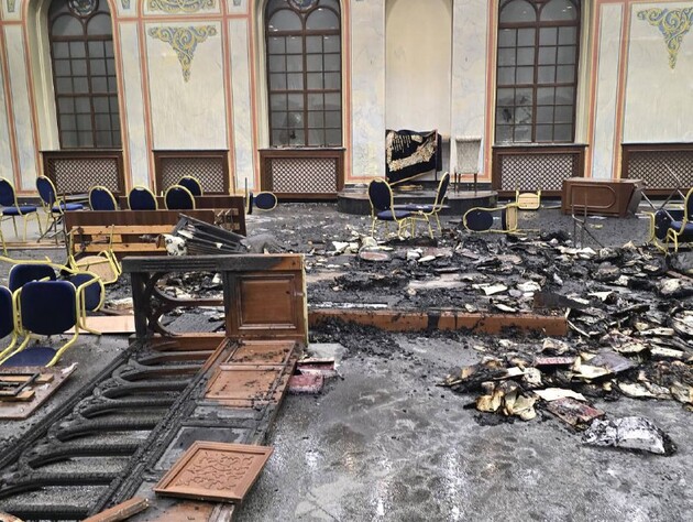 В Черновцах подожгли синагогу. Фото