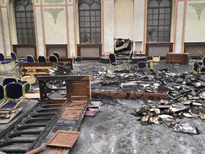 В Черновцах подожгли синагогу. Фото