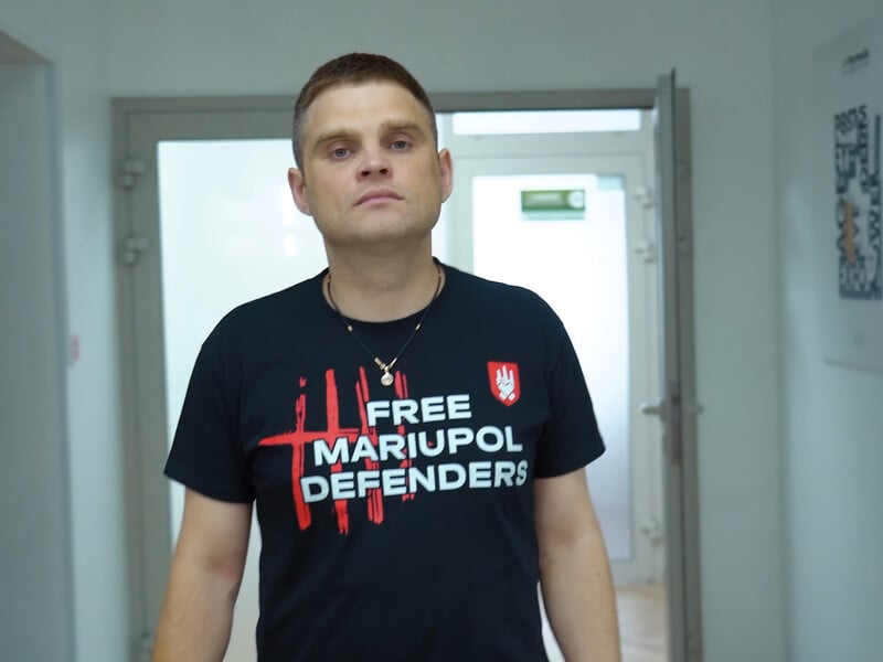 Захиснику Маріуполя, який провів три роки в полоні, зробили складну операцію з видалення уламка