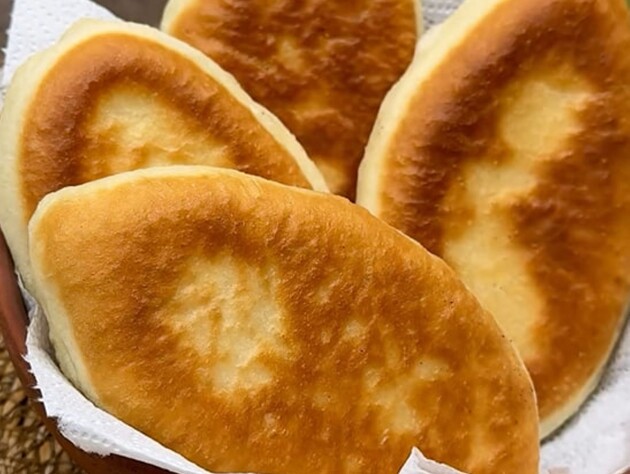 З такого тіста смажені пиріжки виходять м'якими, ніжними й дуже смачними. Рецепт на дріжджах