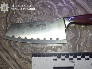 У Києві чоловік напав із ножем на перехожого, який заступився за його дитину – поліція