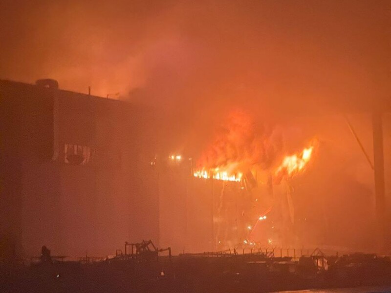 У російській "Алабузі", де збирають Shahed, масштабна пожежа. Горить будівля площею 50 тис. м²