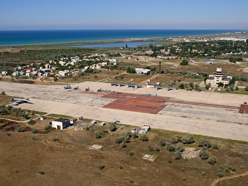 Сначала ПВО – потом ангар с БПЛА. ВМС показали видео ночной атаки на аэродром Саки в Крыму