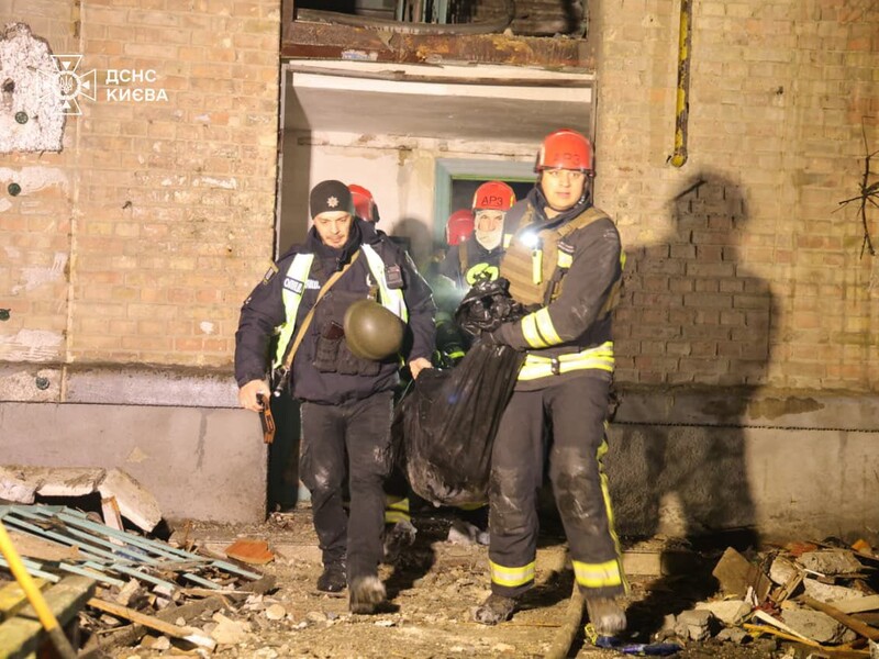 РФ із ночі обстрілює Київ. Є жертва частина міста без світла. Фото, відео