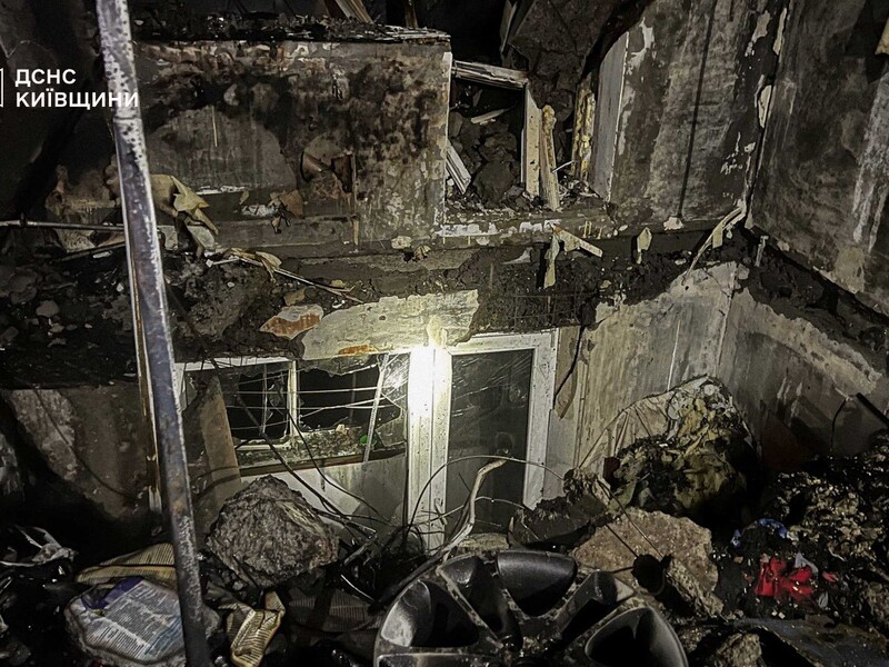 В Броварах удар РФ снес два этажа жилой многоэтажки. Фото