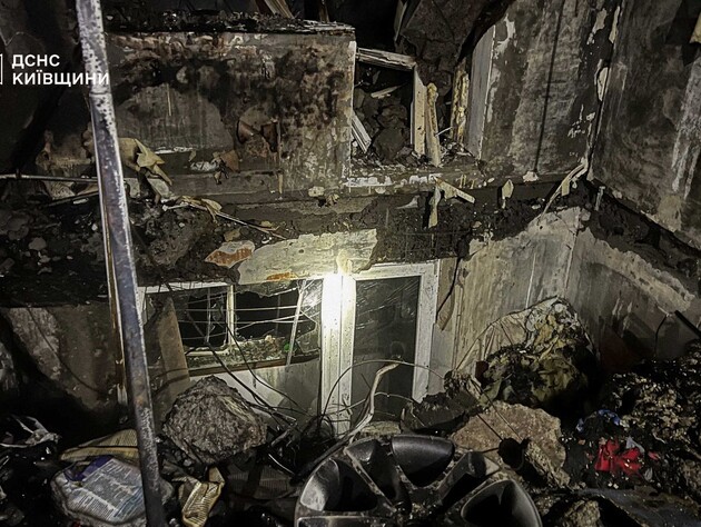 В Броварах удар РФ снес два этажа жилой многоэтажки. Фото