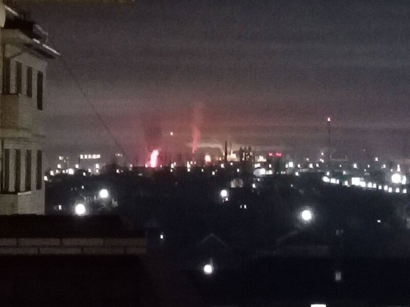 Дроны атаковали один из крупнейших НПЗ РФ. Местные власти признали пожар. Фото, видео