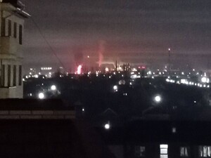 Дрони атакували один із найбільших НПЗ РФ. Місцева влада визнала пожежу. Фото, відео